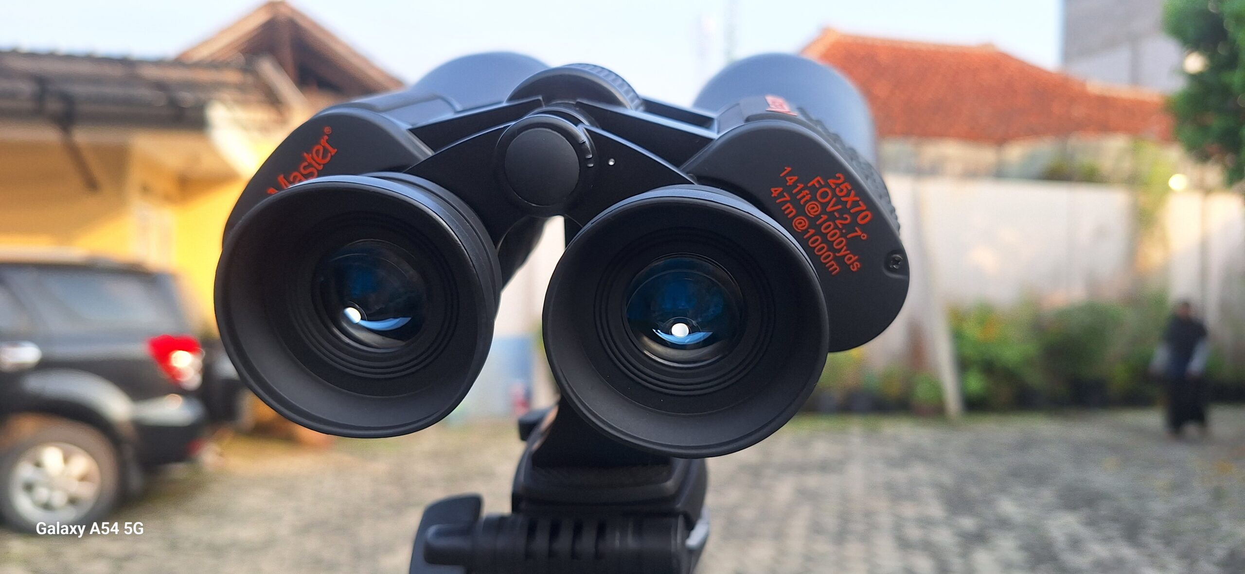 Teropong Pertama Pilihan Saya: Binokuler Porro Celestron SkyMaster 25 x 70